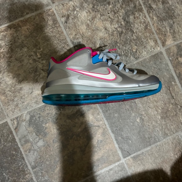 Basketball shoes main image 10